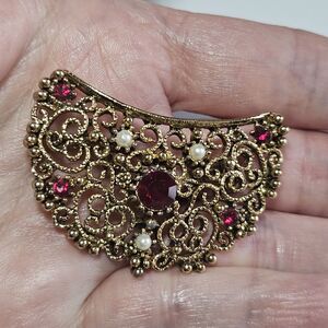 *Sale* Vintage JJ Gold Tone Red Rhinestone Faux Pearl Accented Pin Brooch